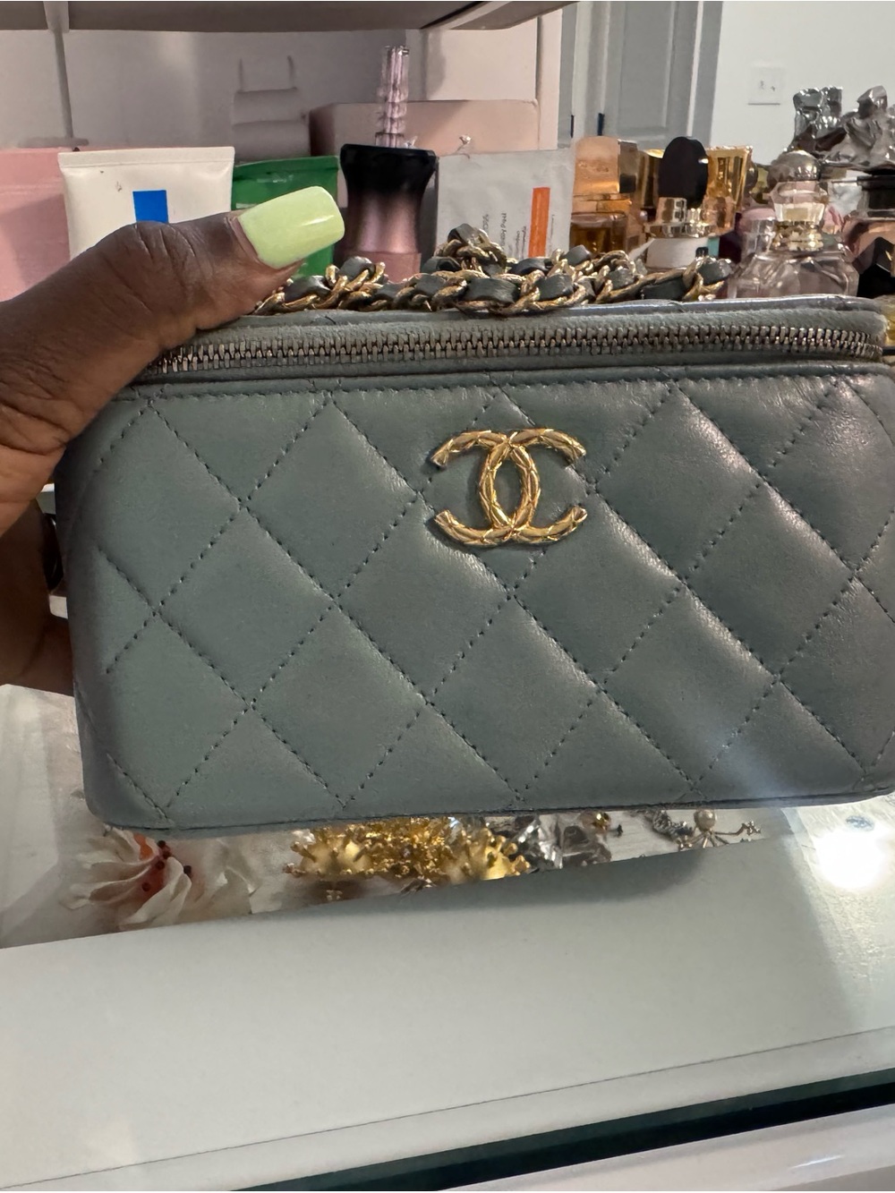 CHANEL Quilted Mini Vanity in rare color Light Sage with Gold Hardware - Picture 5 of 14